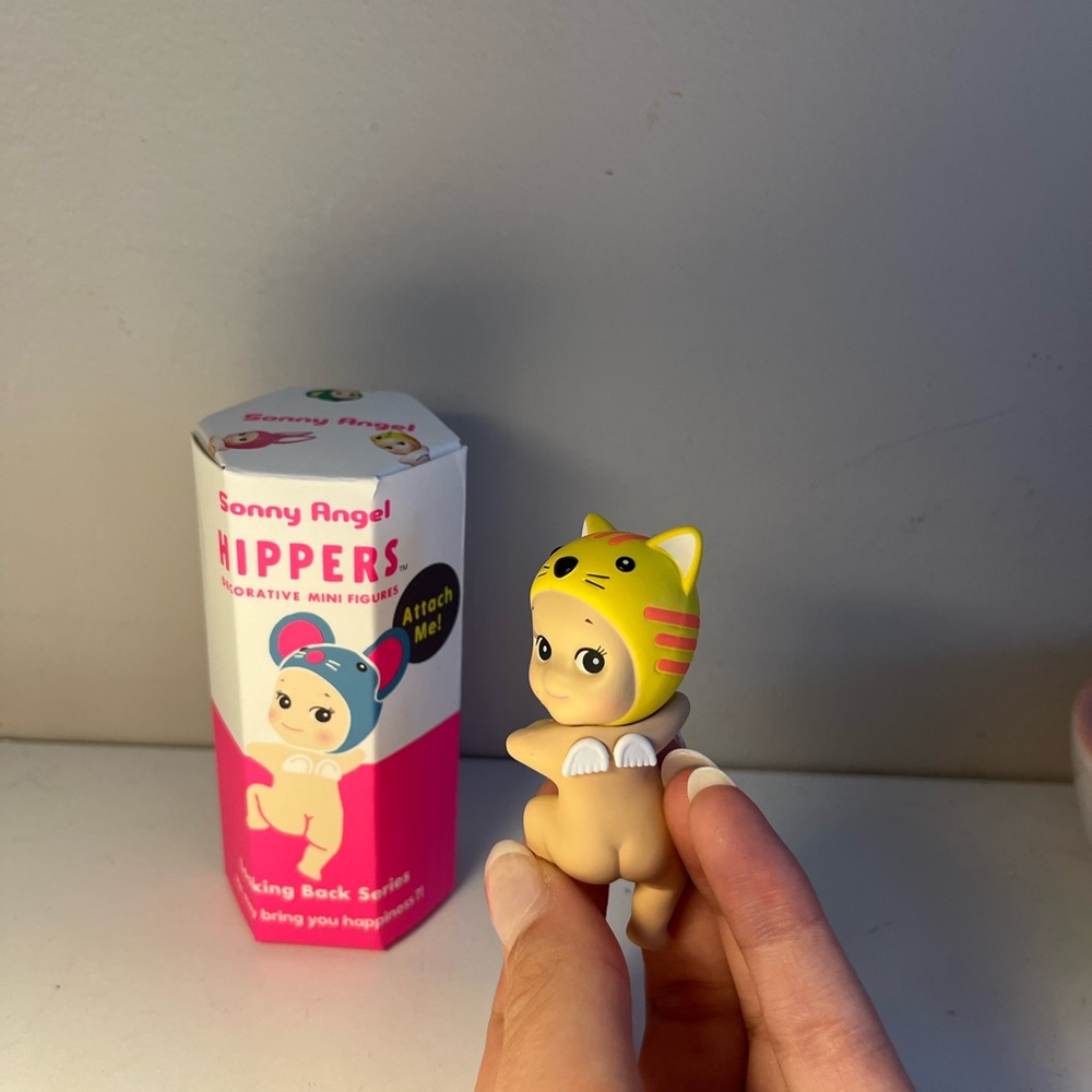 REAL AUTHENTIC Sonny Angel Looking Back Hipper Series cat